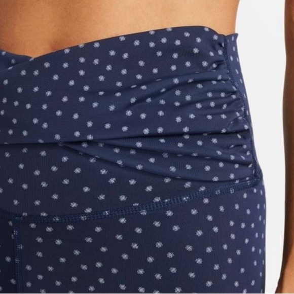 Nike Women's Yoga Dots Twist 7/8 Capri Tights - Picture 3 of 6